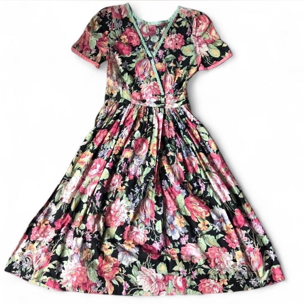 Beautiful Vintage Floral Dress
